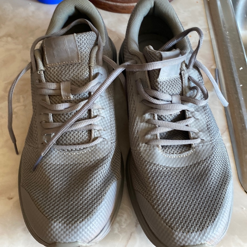 Men’s Under Armour Shoes Size 11 EUC